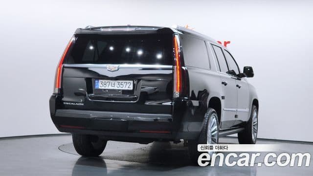 Cadillac Escalade 2018 — ფოტო 2/20