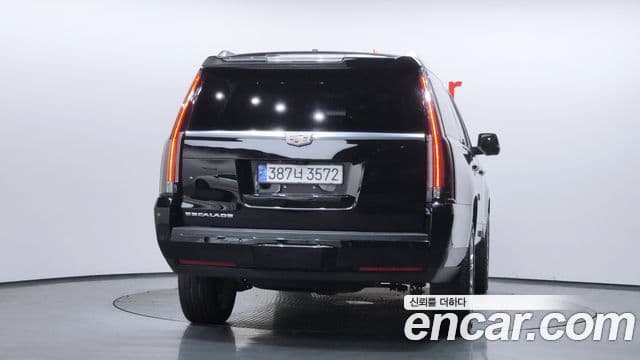 Cadillac Escalade 2018 — ფოტო 4/20