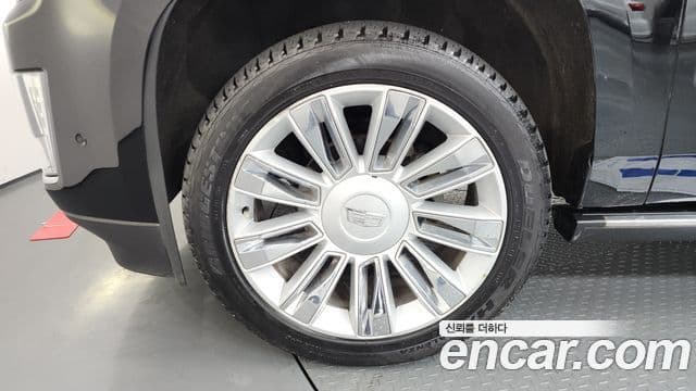 Cadillac Escalade 2018 — ფოტო 5/20