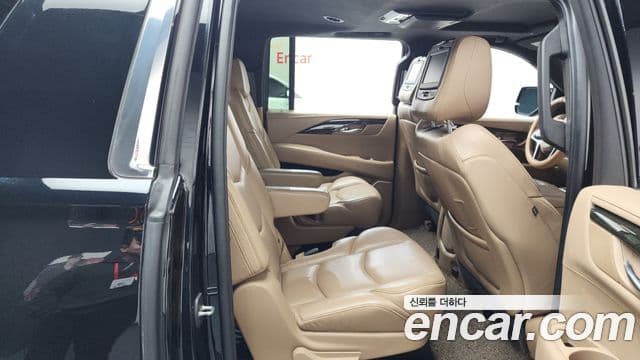Cadillac Escalade 2018 — ფოტო 12/20
