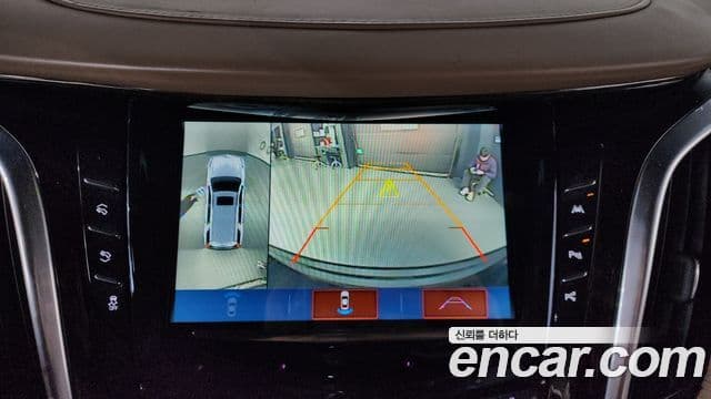 Cadillac Escalade 2018 — ფოტო 15/20