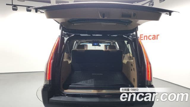 Cadillac Escalade 2018 — ფოტო 20/20