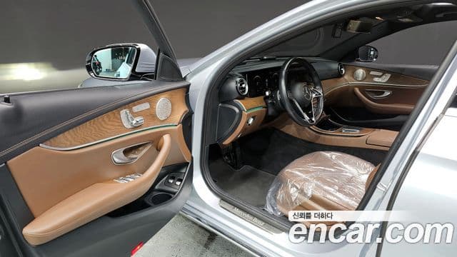 Mercedes-Benz E-Class 2021 — Фото 10/20