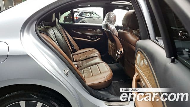 Mercedes-Benz E-Class 2021 — Фото 12/20