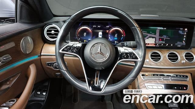 Mercedes-Benz E-Class 2021 — Фото 13/20