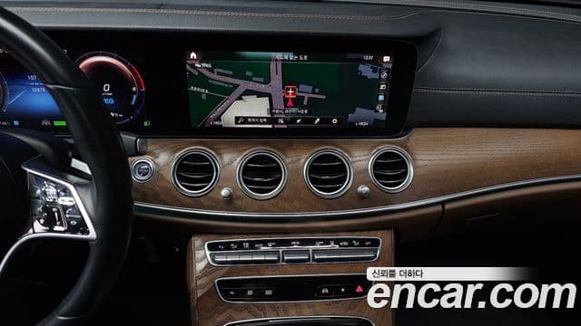Mercedes-Benz E-Class 2021 — Фото 14/20