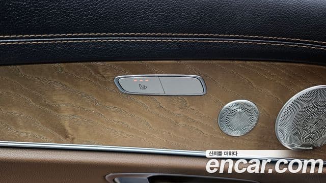 Mercedes-Benz E-Class 2021 — Фото 18/20