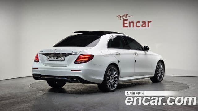 Mercedes-Benz E-Class 2019 — ფოტო 2/20