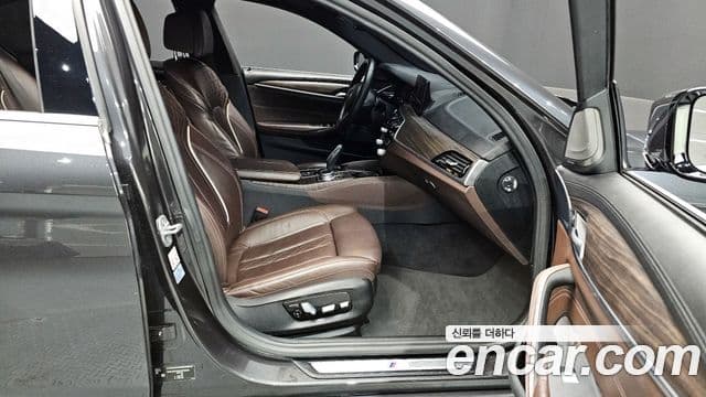 BMW 5 Series 2020 — Photo 7/20