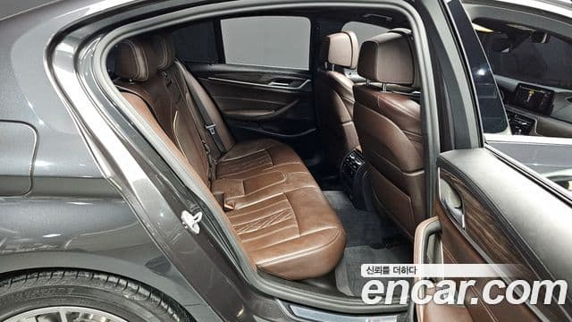 BMW 5 Series 2020 — Şəkil 12/20