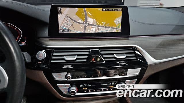 BMW 5 Series 2020 — Photo 15/20