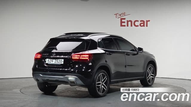Mercedes-Benz GLA-Class 2019 — ფოტო 2/20