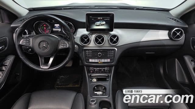 Mercedes-Benz GLA-Class 2019 — ფოტო 7/20