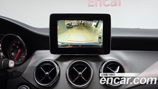 Mercedes-Benz GLA-Class 2019 — ფოტო 15/20