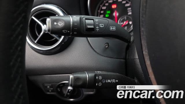 Mercedes-Benz GLA-Class 2019 — ფოტო 17/20