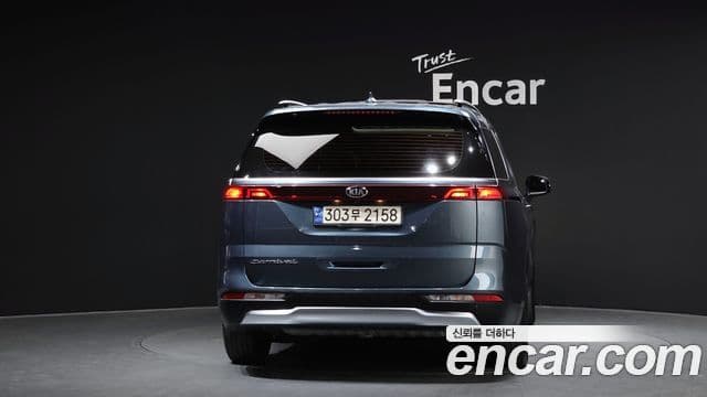 Kia Carnival 2021 — ფოტო 4/20