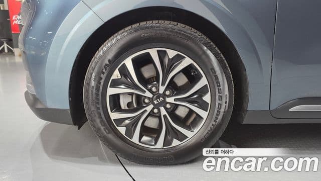 Kia Carnival 2021 — ფოტო 5/20