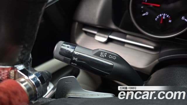 Kia Carnival 2021 — ფოტო 17/20
