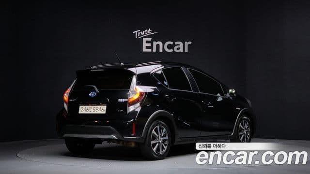 Toyota Prius C 2020 — Şəkil 16/20