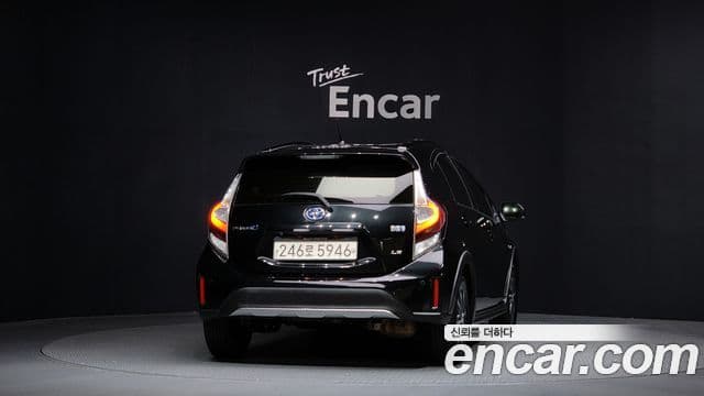 Toyota Prius C 2020 — Şəkil 18/20