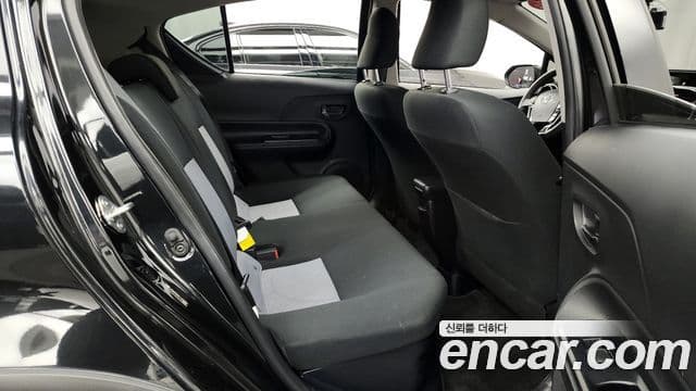 Toyota Prius C 2020 — Şəkil 15/20