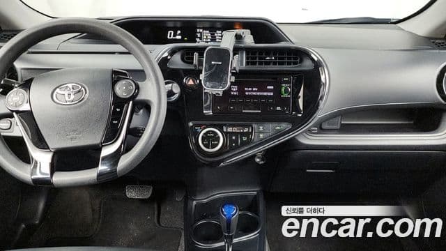Toyota Prius C 2020 — Şəkil 10/20