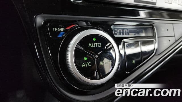 Toyota Prius C 2020 — Şəkil 13/20