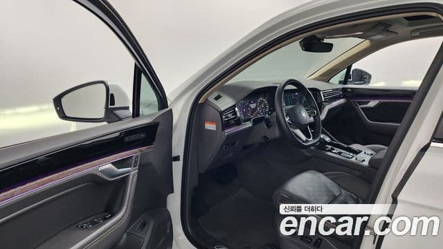 Volkswagen Touareg 2023 — Şəkil 10/20