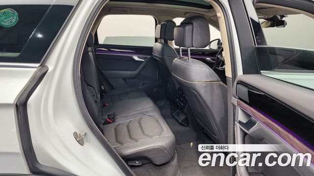Volkswagen Touareg 2023 — Şəkil 12/20