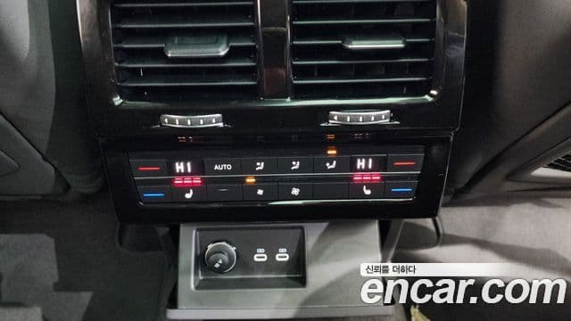 Volkswagen Touareg 2023 — Şəkil 19/20