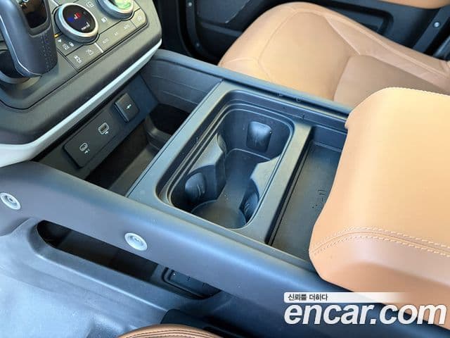 Land Rover Defender 2023 — ფოტო 12/19