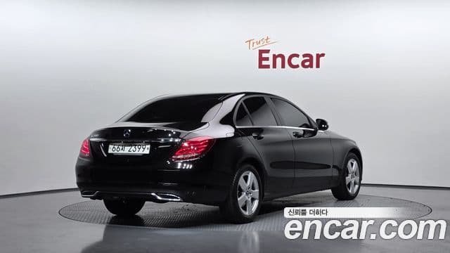 Mercedes-Benz C-Class 2018 — ფოტო 2/20