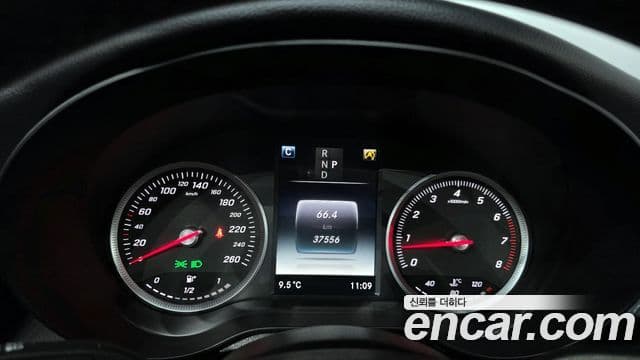 Mercedes-Benz C-Class 2018 — ფოტო 8/20