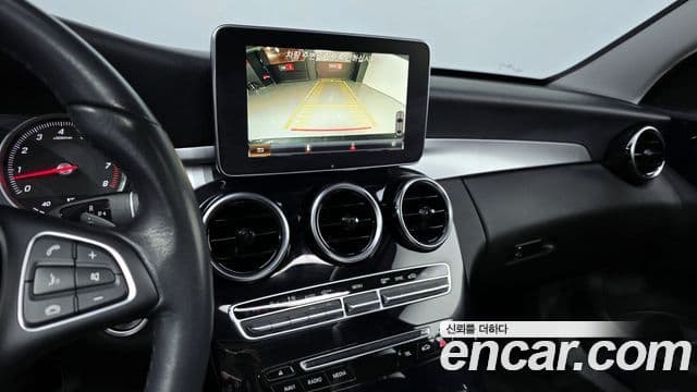 Mercedes-Benz C-Class 2018 — ფოტო 15/20