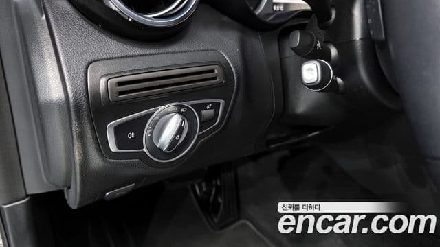 Mercedes-Benz C-Class 2018 — ფოტო 16/20