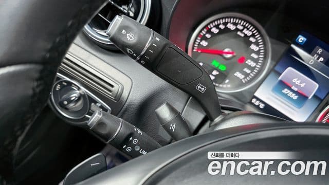 Mercedes-Benz C-Class 2018 — ფოტო 17/20