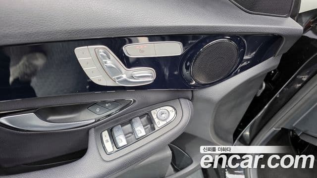 Mercedes-Benz C-Class 2018 — ფოტო 18/20