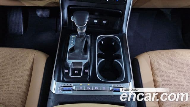 Kia Carnival 2023 — ფოტო 9/20