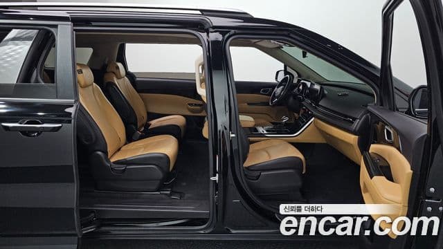 Kia Carnival 2023 — ფოტო 11/20
