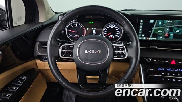 Kia Carnival 2023 — ფოტო 13/20