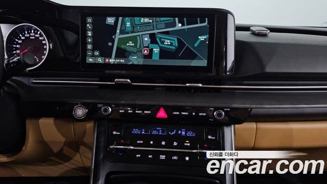 Kia Carnival 2023 — ფოტო 14/20