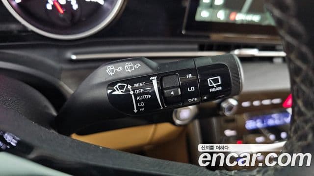 Kia Carnival 2023 — Şəkil 18/20
