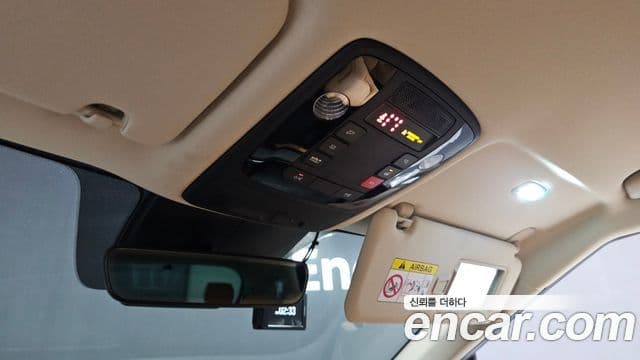 Kia Carnival 2023 — Фото 17/20