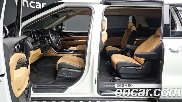 Kia Carnival 2023 — Фото 18/20