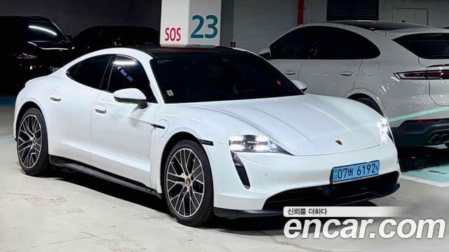 Porsche Taycan 2022 — ფოტო 10/17