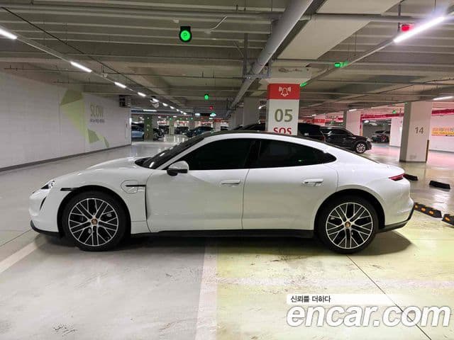 Porsche Taycan 2022 — ფოტო 12/17