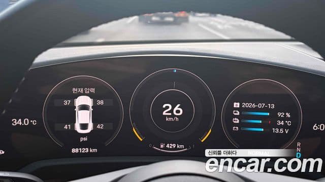 Porsche Taycan 2022 — ფოტო 3/17