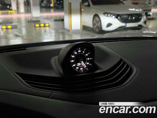 Porsche Taycan 2022 — ფოტო 16/17