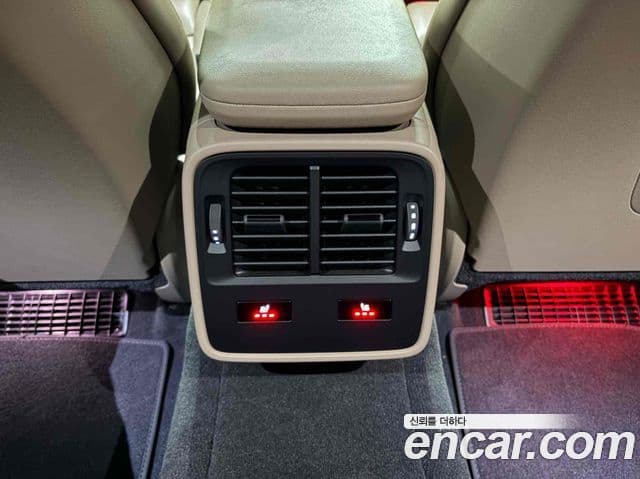 Porsche Taycan 2022 — ფოტო 13/17