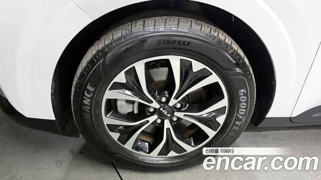 Kia Carnival 2022 — ფოტო 5/20